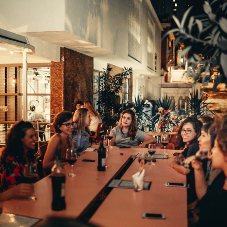 group-conversation-noisy-environment