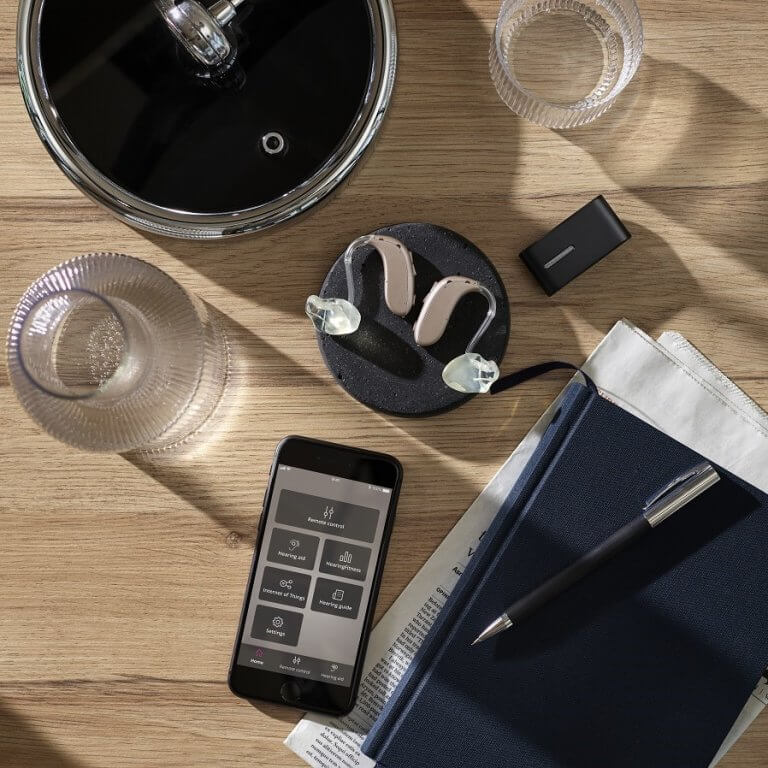 Hearing aids Oticon Xceed connected to a smartphone.