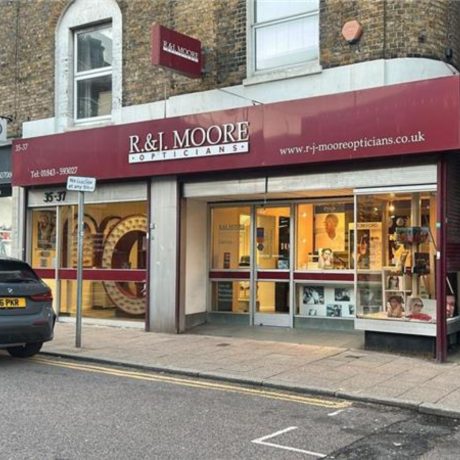R&J Moore Opticians front practice in Ramsgate.