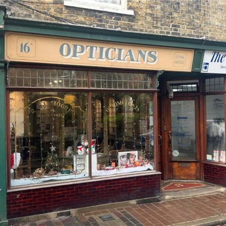 R&J Moore Opticians front practice in Sandwich.